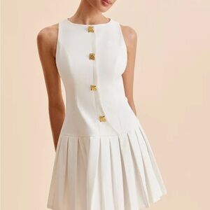Elegant White Sleeveless Dress from Commense